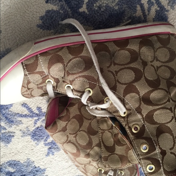 Donated. COACH “STEAL”! NWOT Sporty Chic High Top Pink Trim - Picture 2 of 5